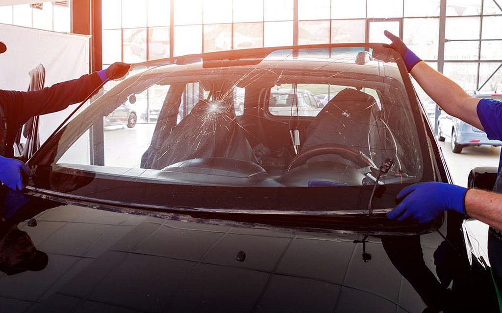 What To Look for in a Reliable Windscreen Repair Service