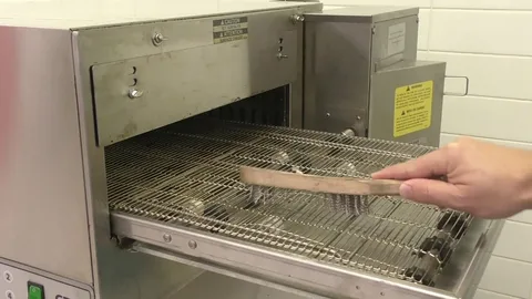Conveyor Oven Cleaning